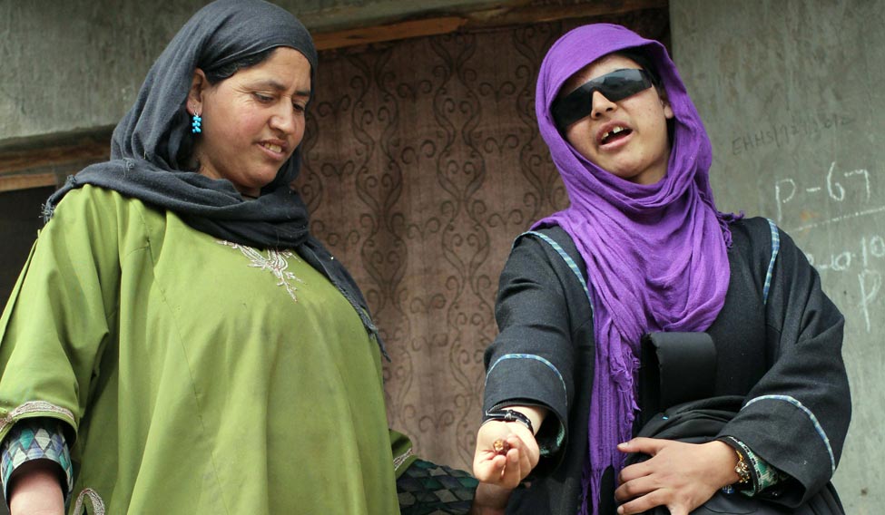 Insha Lone Face Of Pellet Horror In Kashmir Returns To School