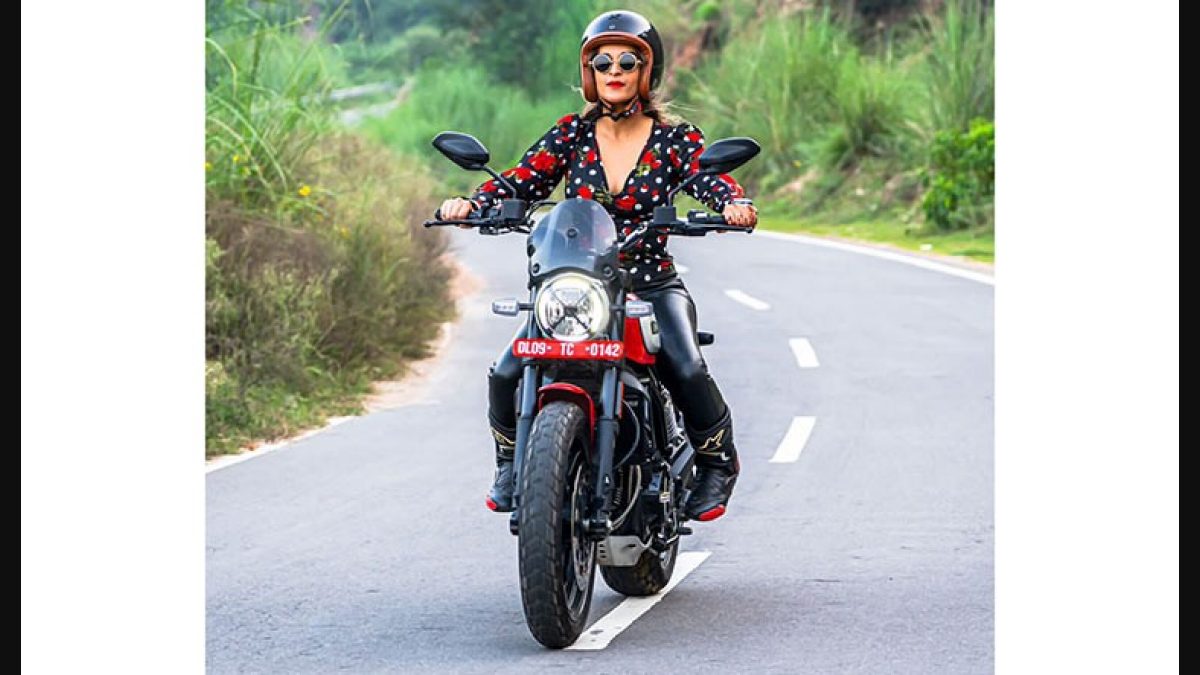 Royal enfield girl discount rider