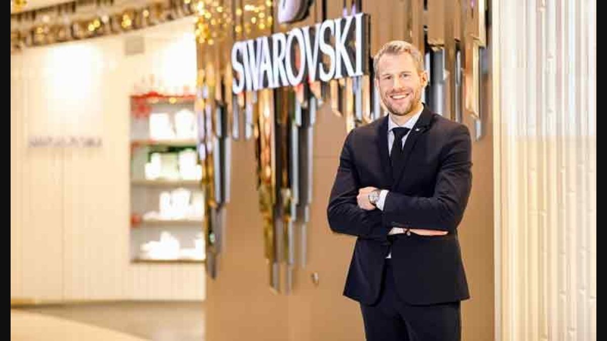 Swarovski management discount