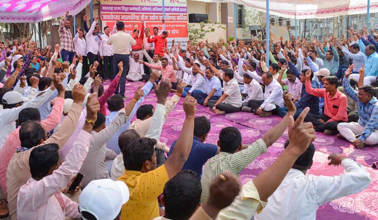 Employees Of Maharashtra Power Companies End Strike After Govt Assures ...