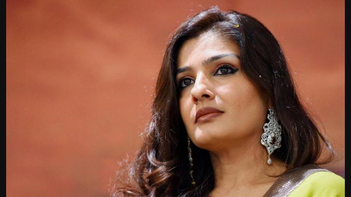 Raveena hits back at person who called her MILF; Is it directed at Aditi  Mittal? - The Week