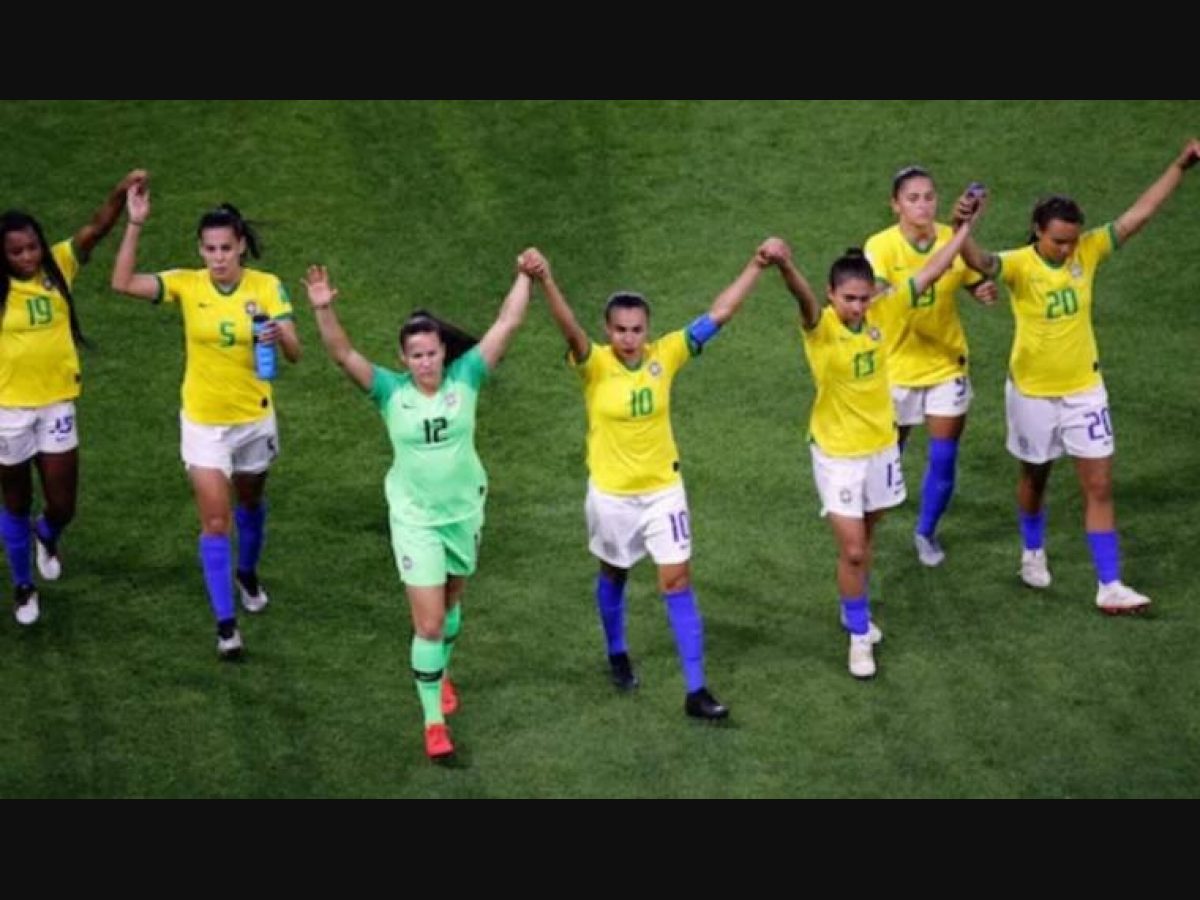 Brazil announces equal pay for national football teams – DW – 09
