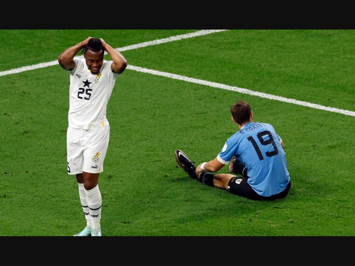 Uruguay beats Ghana 2-0 at World Cup but both teams out