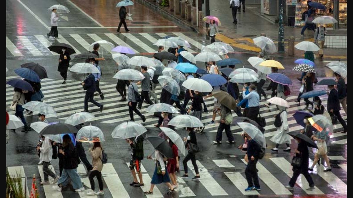 Japanese government offers families 1m yen a child to leave Tokyo, Japan