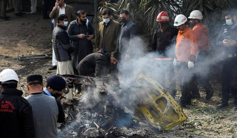 Suicide bomb kills cop, injures several others in Islamabad, Pakistan ...