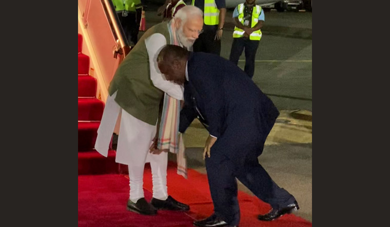 Papua New Guinea Pm Touches Modis Feet On His Arrival The Week 4421