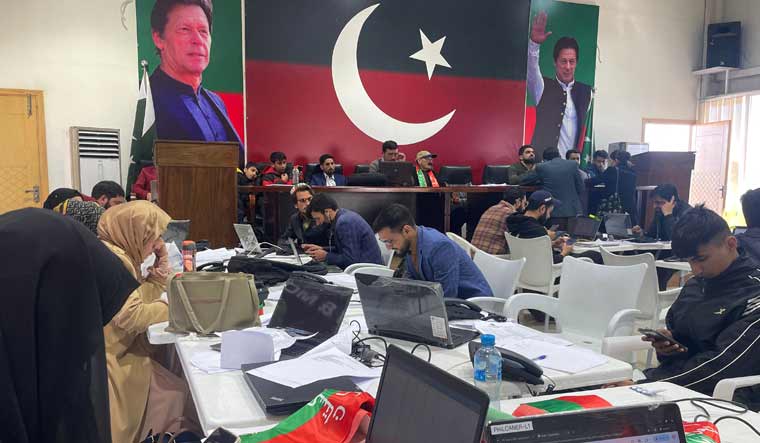 Pakistan Elections Early Results Hint At Good Show By Imran Khans Pti