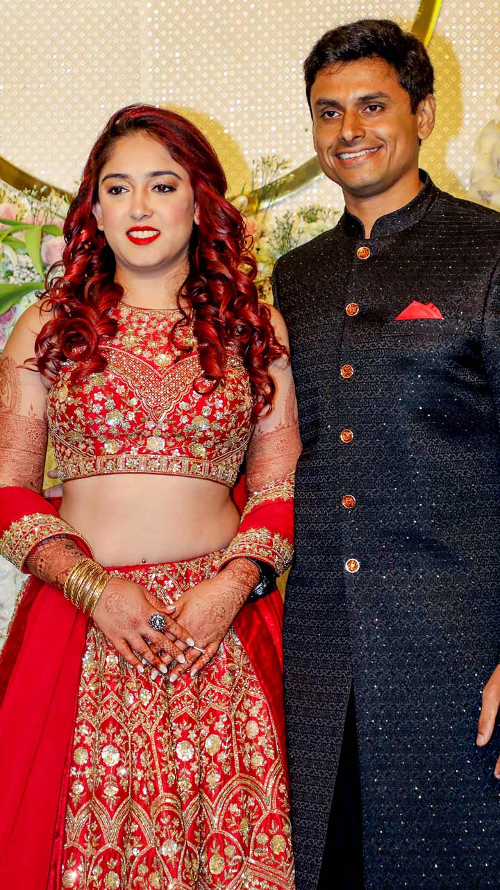 Sabyasachi Bride Wore A Unique Red Lehenga With A Contrasting 'Dupatta' For  Wedding In Jaipur