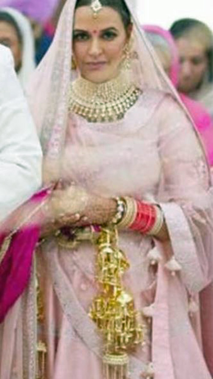 Anushka Sharma-Virat Kohli designer wedding: Sabyasachi reveals how he  weaved magic | Fashion News - The Indian Express